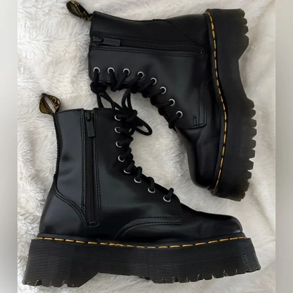 Dr. Martens Jadon Boot Smooth Leather Platforms | Mens 6 / Womens 7.5 | - Picture 3 of 10